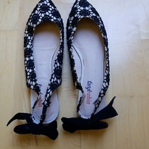 Cute lattice flats size 9